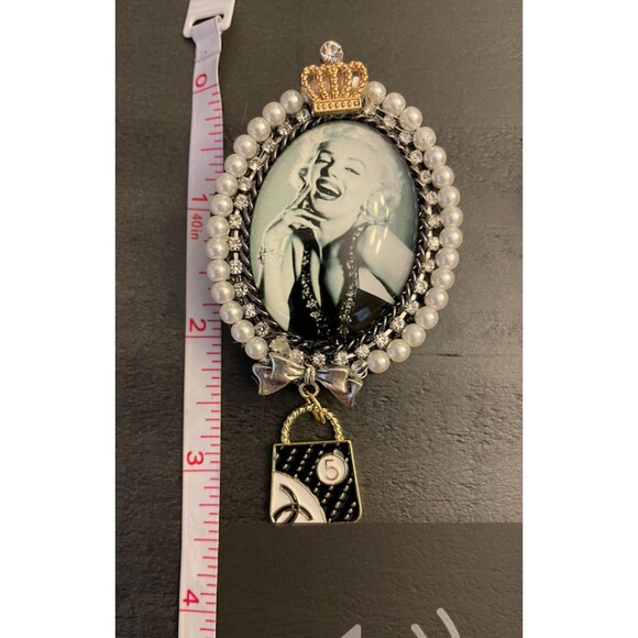 Marilyn Monroe Brooch Pins- Sz L or S - Picture 6 of 10